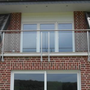 Glaselemente und Vordächer