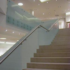 Glaselemente und Vordächer