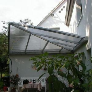 Glaselemente und Vordächer