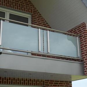 Glaselemente und Vordächer