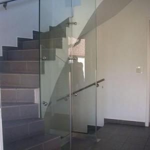 Glaselemente und Vordächer