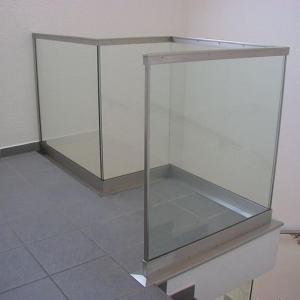 Glaselemente und Vordächer